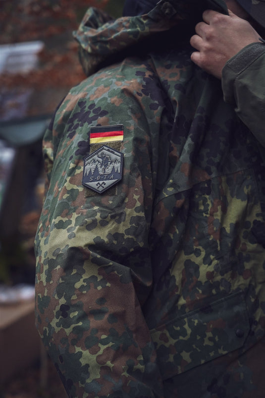 Bundeswehr Goretex Regenjacke in flecktarn - Idealer Nässeschutz